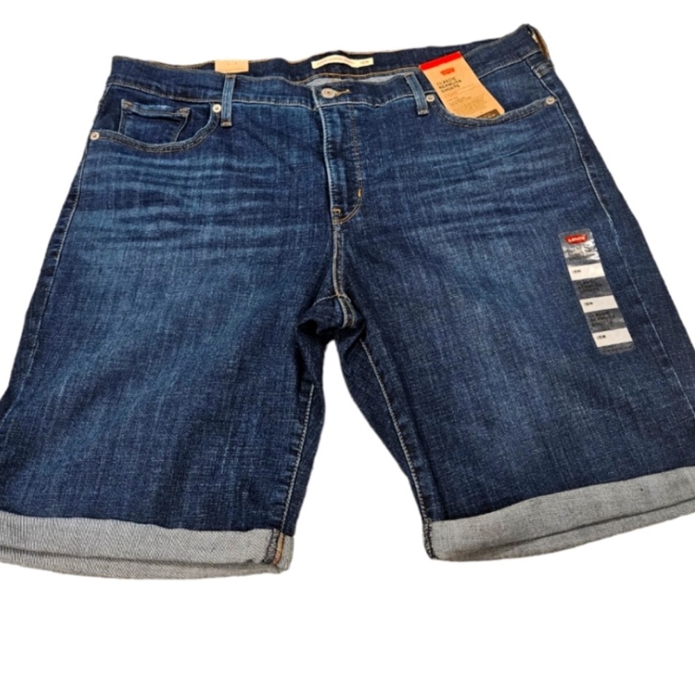 SUMMER TIME:  NWT Levi's Blue Jean Shorts Classic Design